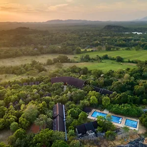 https://green-paradise-resort.kandyhotelsnow.com